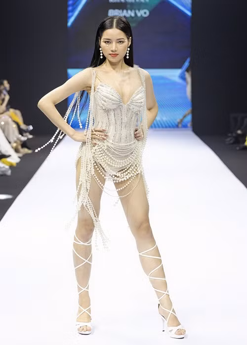 Ngọc Bích làm người mẫu trong những năm qua. Ảnh: FB Cao Ngọc Bích.