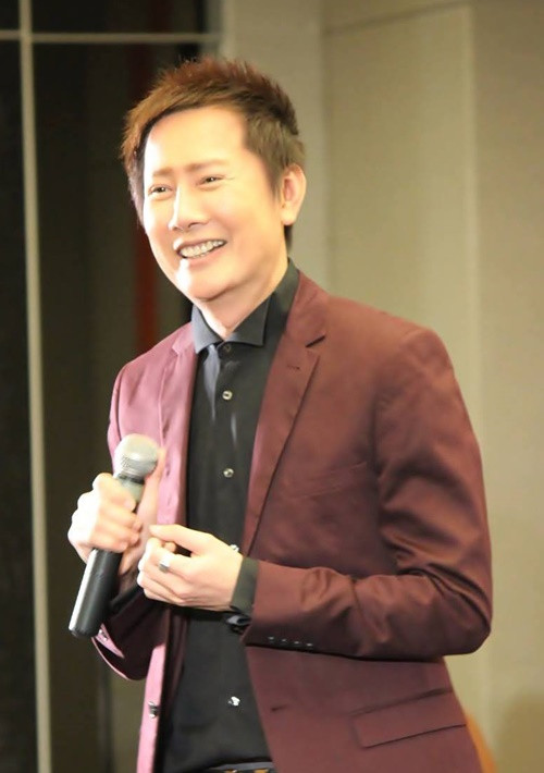 Trước khi tổ chức cuộc thi nhan sắc, ông Nawat có 20 năm làm MC. Ảnh: FB Nawat Itsaragrisil. Ảnh: FB Nawat Itsaragrisil.