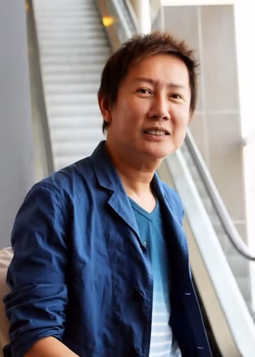 Ước mơ của “ông trùm hoa hậu” là xây nhà cho bố mẹ nhưng khi ông thực hiện được thì bố mẹ đã mất. Ảnh: FB Nawat Itsaragrisil.