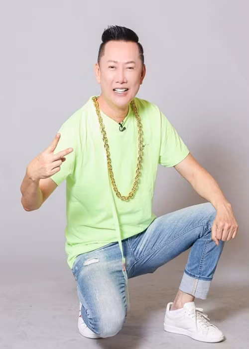 “Ông trùm” Miss Grand International xuất thân nghèo khó. Ông Nawat chia sẻ trên Thaipost, ông sinh ra trong gia đình có 12 anh chị em. Ảnh: FB Nawat Itsaragrisil.