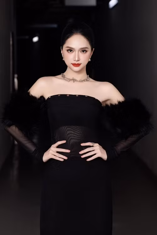 Trước Quang Hùng MasterD, nhiều sao Việt cũng vướng ồn ào tương tự. Khi đăng quang Hoa hậu Chuyển giới Quốc tế 2018, Hương Giang viết lời cảm ơn tới các cộng sự, các nhà thiết kế đã hỗ trợ cô trong cuộc thi nhưng không hề nhắc đến tên của nhiếp ảnh gia Milor Trần. Ảnh: FB Hương Giang.