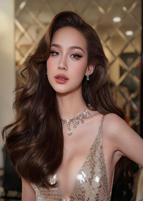 Tháng 12/2022, Hoa hậu Bảo Ngọc cho biết, chiều cao sau Miss World Vietnam 2022 của cô tăng 1cm. Đồng nghĩa, nàng hậu cao 1m86.