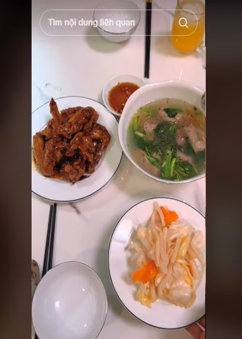 Tuệ Như khoe mâm cơm gia đình. Ảnh: TikTok Tuệ Như.