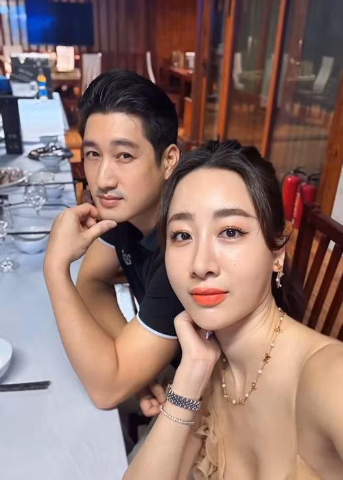 Cặp đôi diễn viên ngày càng dính như sam. Ảnh: FB Thùy Anh.