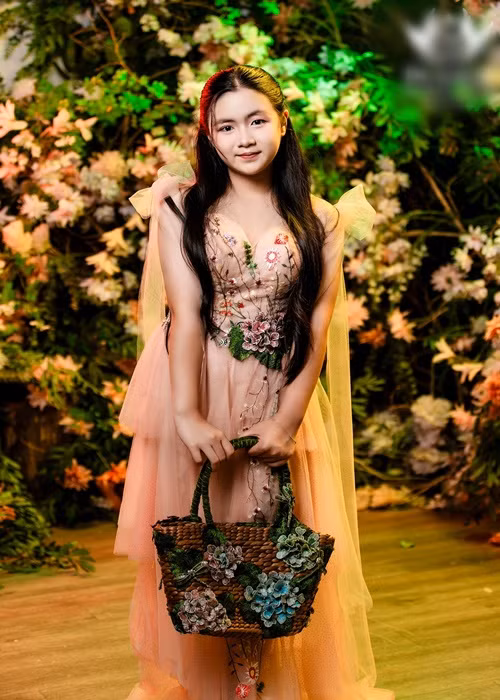 "Bé Bù Tọt" ra dáng thiếu nữ, được khen xinh đẹp.