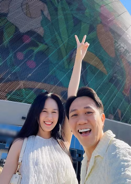 Đôi uyên ương âm thầm hẹn hò trước khi về chung một nhà. Ảnh: FB Anh Đức.