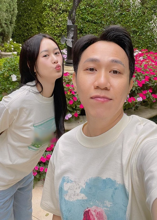 Quỳnh Anh chia sẻ loạt ảnh bên Anh Đức đồng thời viết: "Cảm thấy đáng yêu cùng người thương". Ảnh: FB Quỳnh Anh.