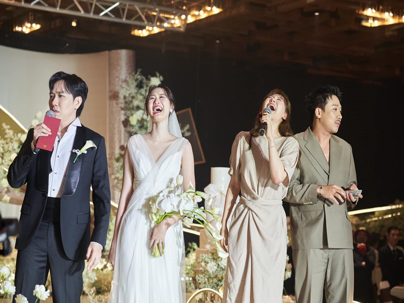 Trấn Thành - Hari Won dự đám cưới Anh Đức - Quỳnh Anh. Ảnh: FB Anh Đức.