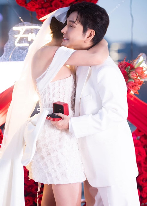 Phương Lê và Vũ Luân thường xưng hô vợ chồng ngọt ngào trên mạng xã hội. Ảnh: FB Phương Lê.