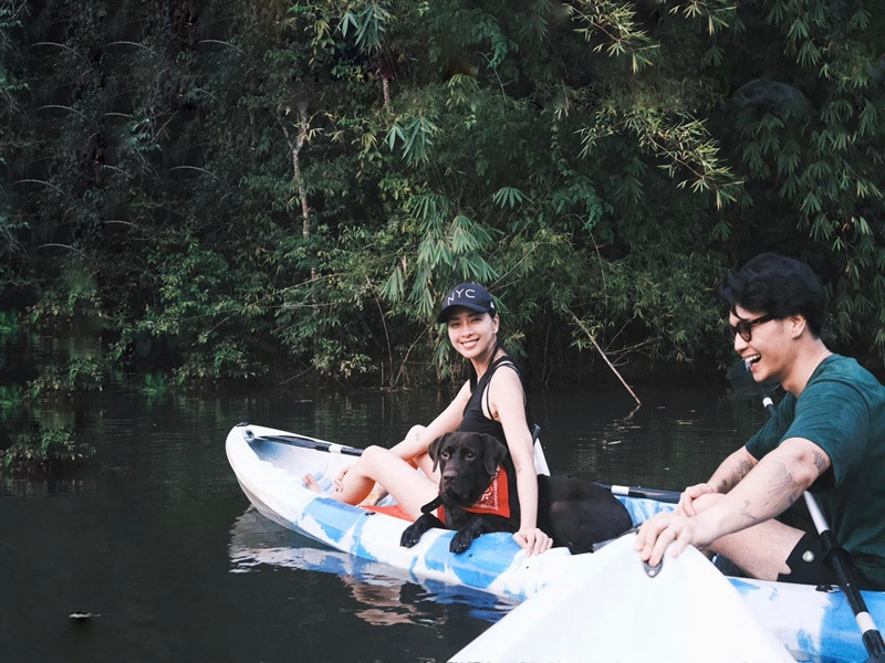 Đôi vợ chồng son bên nhau như hình với bóng, đặc biệt sau khi Ngô Thanh Vân gác sự nghiệp nghệ thuật để kinh doanh. Ảnh: FB Huy Trần.