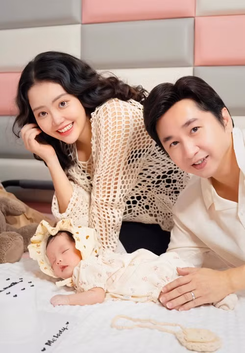 Bé Melody ngày càng xinh xắn, đáng yêu. Ảnh: FB Bằng Cường.