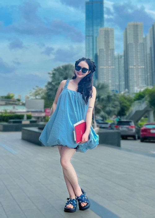 Khi mang bầu, Bảo Anh vẫn trẻ trung, rạng rỡ. Ảnh: FB Bảo Anh.