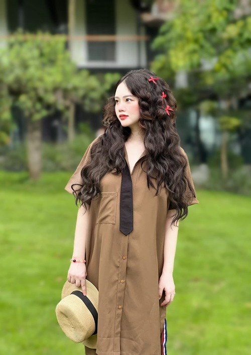 Nữ ca sĩ đi bộ, tập luyện nhẹ nhàng, ăn uống theo chế độ để con phát triển khỏe mạnh. Ảnh: FB Bảo Anh.