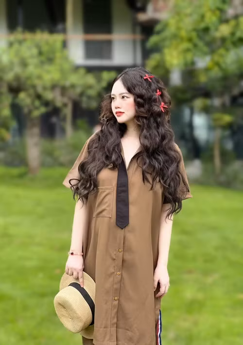 Nữ ca sĩ đi bộ, tập luyện nhẹ nhàng, ăn uống theo chế độ để con phát triển khỏe mạnh. Ảnh: FB Bảo Anh.