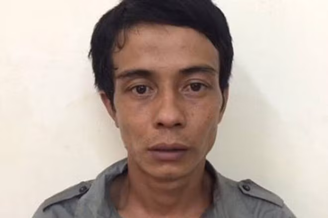 Hà Nội: Bắt giữ đối tượng rút dao đâm liên tiếp vào cảnh sát Ha Noi: Bat giu doi tuong rut dao dam lien tiep vao canh sat