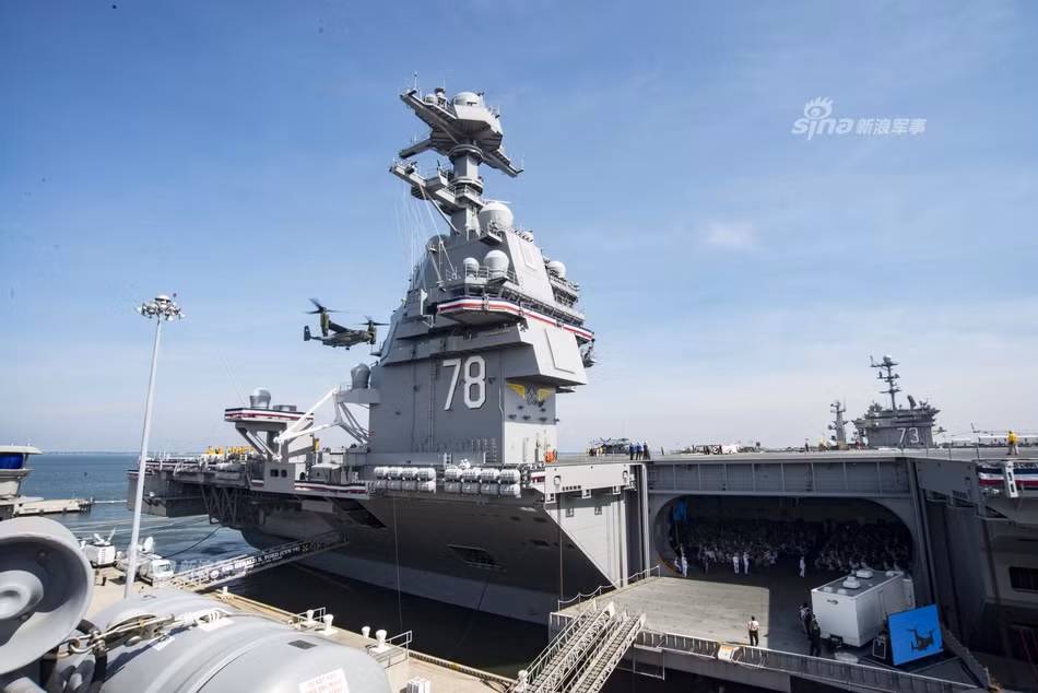 Tổng thống Donald Trump và Chỉ huy trưởng các lực lượng quân đội Mỹ đã phát biểu rằng, con tàu trị giá 12,9 tỷ USD này là một "tác phẩm nghệ thuật", nơi hội tụ những thành tựu khoa học công nghệ hiện đại bậc nhất của Quân đội Mỹ. Nguồn ảnh: Sina.