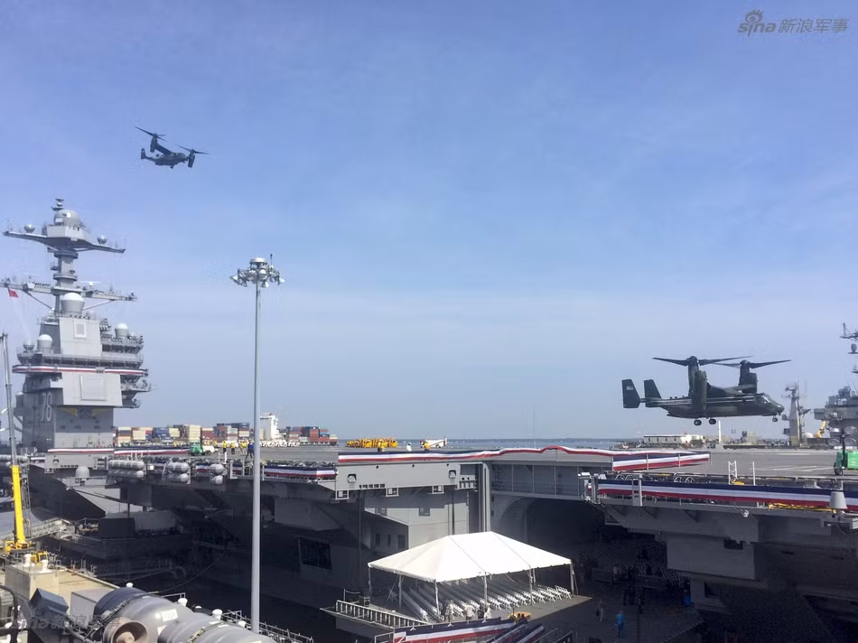 Hôm 22/7, Tổng thống Mỹ Donald Trump đã trực tiếp ghé thăm tàu sân bay USS Gerald R. Ford của nước này và tuyên bố về "thông điệp nặng 100.000 tấn". Nguồn ảnh: Sina.