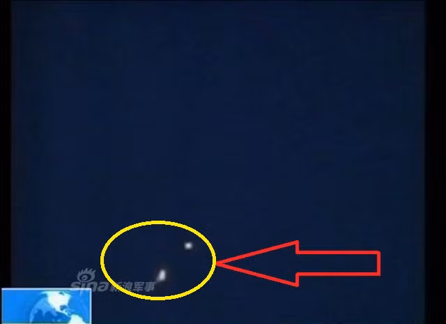 Cư dân mạng Trung Quốc cũng bày tỏ thái độ bức xúc khi chính quyền nước này thử nghiệm tên lửa... ngay phía trên đầu họ mà không báo trước hoặc xin phép. Nhiều người cũng cho rằng, đây là một thành tựu đáng tự hào của ngành quân sự Trung Quốc và chính quyền Trung Quốc nên công bố công khai loại vũ khí mới này. Nguồn ảnh: Sina.