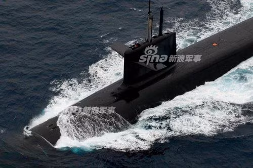 Sử dụng lõi phản ứng hạt nhân cung cấp năng lượng tương đương với 200.000 sức ngựa, tàu ngầm hạt nhân Pháp chiếc Le Terrible có khả năng di chuyển với tốc độ tối đa khoảng 25 hải lý trên giờ tương đương với khoảng 46 km/h. Tàu có bán kính hoạt động không hạn chế và lõi phản ứng hạt nhân có thể sử dụng trong vòng 20 tới 25 năm. Nguồn ảnh: Sina.