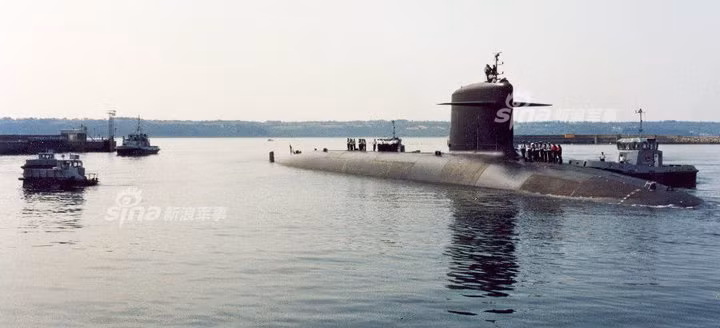 Hiện tại, sau khi thử nghiệm thành công loại tên lửa M51 SLBM, tàu ngầm hạt nhân Le Terrible đang mang theo 16 quả tên lửa loại này, kèm theo đó là 4 quả ngư lôi 533 mm và các tên lửa hạm đối đất Exocet SM39. Nguồn ảnh: Sina.