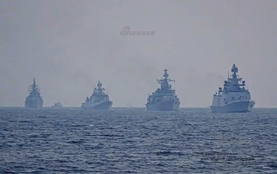 Đây sẽ là một cuộc tập trận có quy mô cực kỳ lớn vì mỗi tàu sân bay tham gia diễn tập sẽ kéo theo một loạt các tàu chiến tới tham dự cuộc tập trận trên biển. Dự kiến đội hình diễn tập có thể lên tới tối đa 20 tàu chiến các loại, tối thiểu 12 tàu. Nguồn ảnh: Sina.