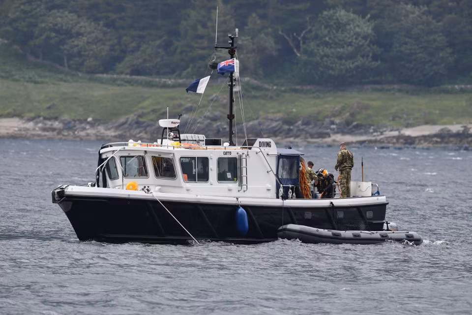 Khai quat thanh cong sieu bom dong dat duoi day ho