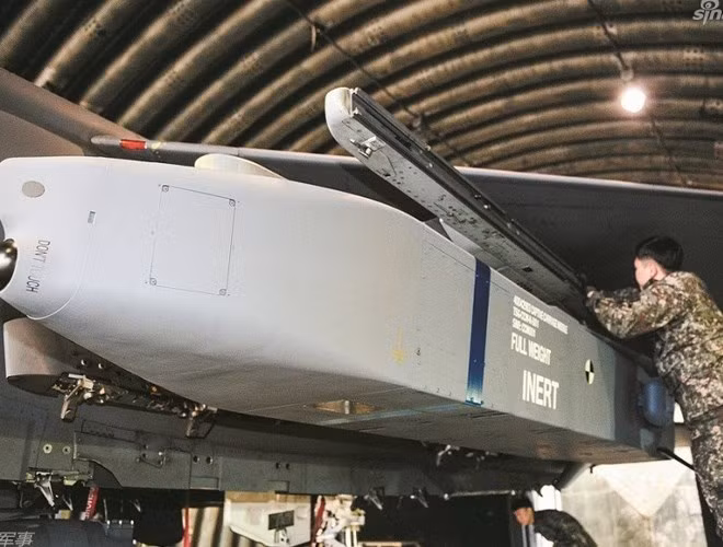 Công bằng mà nói hệ thống phòng thủ của Triều Tiên vẫn rất mạnh và họ có thể dễ dàng bắn cháy máy bay chiến đấu Hàn Quốc nếu lọt sâu vào tầm ngắm của các hệ thống phòng không dày đặc tại đây.