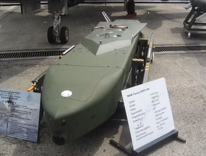 Nếu thứ vũ khí đáng sợ nhất đối với Hàn Quốc từ Triều Tiên là pháo binh, thì thứ vũ khí khiến Triều Tiên sợ nhất lại là tên lửa Taurus KEPD 350 trang bị trên F-15K của Hàn Quốc.