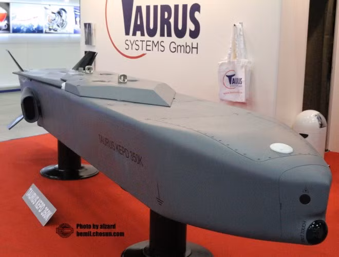 Tại sao không phải tàu sân bay, tàu ngầm hạt nhân hay xe tăng, máy bay Hàn Quốc mà lại là tên lửa Taurus KEPD 350?