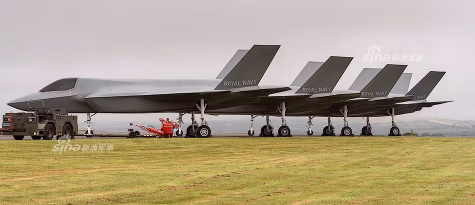 Theo những thông tin hiện tại đã được xác nhận, Không quân Hoàng gia Anh đang có 10 chiếc F-35B trong giai đoạn thử nghiệm và tổng cộng từ nay tới năm 2023 nước này sẽ đặt mua 138 chiếc F-35B từ Mỹ. Nguồn ảnh: Sina.