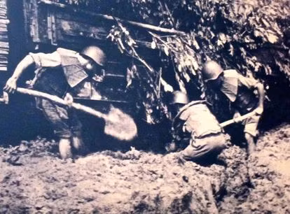 Mặc dù vào mùa mưa gần như mọi hoạt động vận tải đều sẽ bị giảm thiểu hoặc thậm chí là đình trệ lại vì xe không thể đi được, tuy nhiên vào mùa khô việc di chuyển cũng không hề dễ dàng chút nào. Nguồn ảnh: Global.