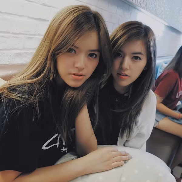 Trúc Anh và Trâm Anh được ví là cặp chị em song sinh xinh đẹp "hot" nhất cộng đồng mạng.