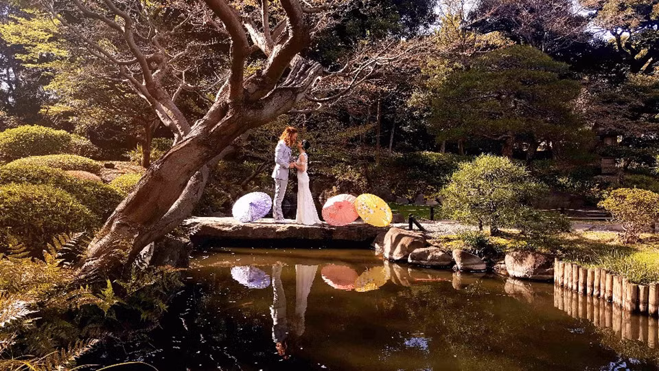 Tại Nhật Bản, cặp đôi còn tổ chức lễ cưới trong một khu vườn ở Tokyo. Cheetah vẫn ủng hộ những người muốn tổ chức một đám cưới truyền thống, nhưng anh và vợ đã tự tạo ra truyền thống cho riêng mình, kết hợp giữa tình yêu với du lịch và với người bạn đời.