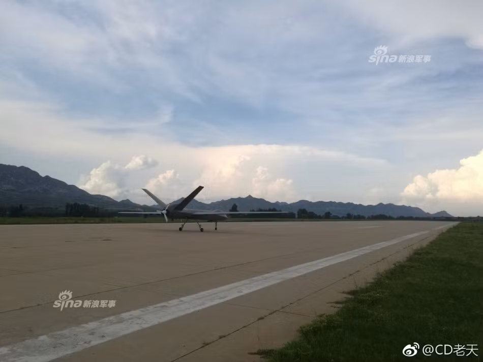 Hiện tại, dù mới chỉ dừng ở mức độ thử nghiệm nhưng những chiếc CH-5 của Trung Quốc đã dành được rất nhiều sự quan tâm của nhiều nước trên thế giới. Việc một loại máy bay không người lái tầm xa với tính năng như MQ-9 của Mỹ được xuất khẩu với giá cả phải chăng theo kiểu Trung Quốc chắc chắn sẽ thu hút được rất nhiều sự quan tâm của nhiều nước trên thế giới. Nguồn ảnh: Sina.