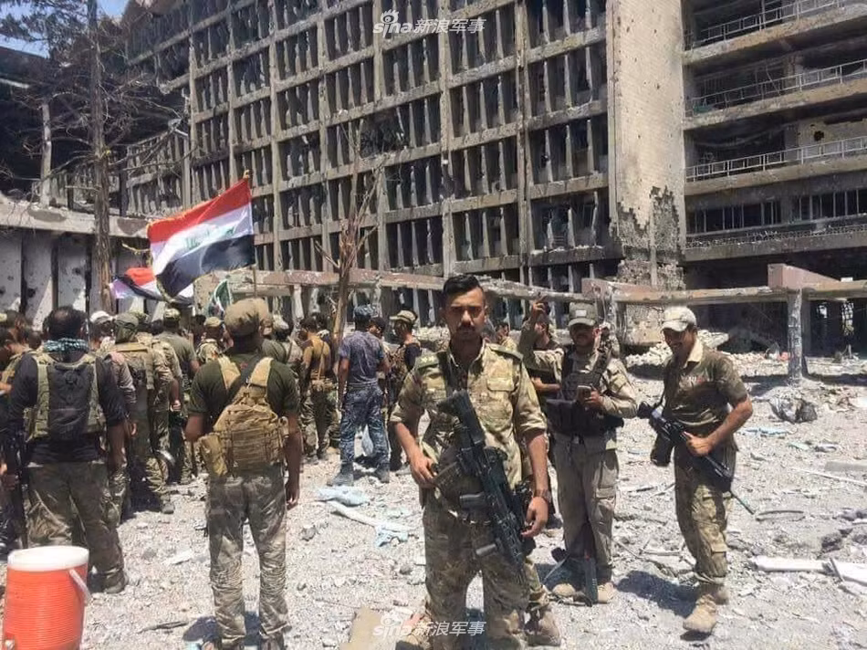 Sau hơn 7 tháng chiến đấu với pháo kích, pháo cối và đủ mọi loại hỏa lực mạnh được cả hai bên mang ra sử dụng, thành phố Mosul đã trở nên tan nát. Nguồn ảnh: Cell.