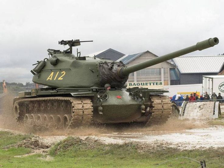 Được trang bị khẩu pháo 120 mm kèm theo đó là lớp giáp dày tương đương 254 mm, xe tăng hạng nặng M103 thực sự sẽ là một con quái vật nếu nó được triển khai trên chiến trường Việt Nam. Tuy nhiên trọng lượng lên tới 60 tấn của nó sẽ khiến việc cơ động trên chiến trường Việt Nam với kiểu địa hình bị chia cắt mạnh, nhiều đồi núi và đường đất sẽ trở thành nhiệm vụ cực kỳ khó khăn. Nguồn ảnh: Limits.