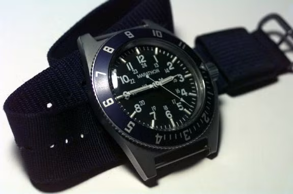 Các loại đồng hồ được thiết kế theo tiêu chuẩn quân đội cần phải xét đến yếu tố bền bỉ, độ chính xác cao, chống chịu được nhiều môi trường nghịch cảnh khắc nghiệt. Yếu tố thẩm mỹ ít được xét đến khi chế tạo ra những chiếc đồng hồ loại này. Nguồn ảnh: Military.