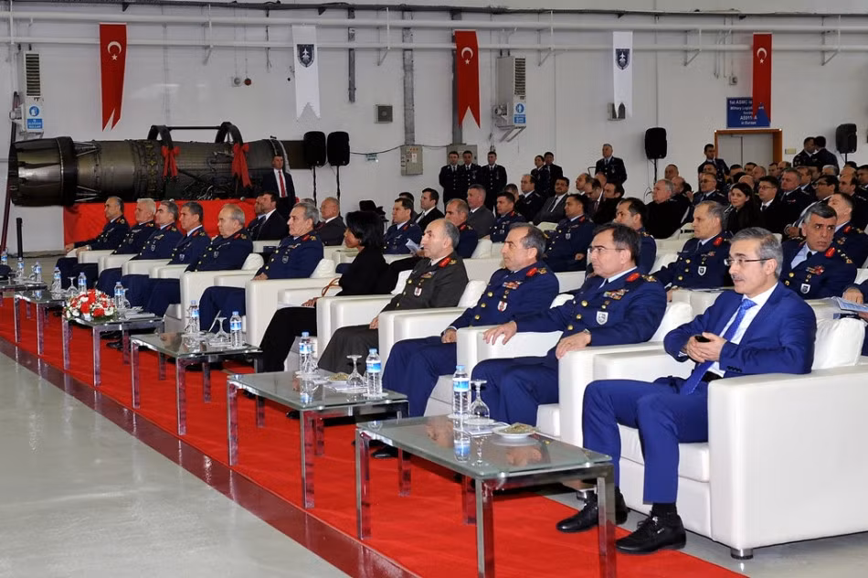 Trước đây, giới truyền thông hai nước đã dự kiến phía Thổ Nhĩ Kỳ sẽ mua tới 100 chiến đấu cơ F-35A từ Mỹ và chiếc đầu tiên trong gói hợp đồng này sẽ được chuyển cho phía Thổ Nhĩ Kỳ từ năm 2018 tới đây. Tuy nhiên, thời gian gần đây mối quan hệ giữa Thổ Nhĩ Kỳ và Mỹ có chiều hướng đi xuống khiến Hạ viện Mỹ quan ngại về việc chuyển giao công nghệ sản xuất F-35 từ Mỹ cho phía đối tác. Nguồn ảnh: Sina.