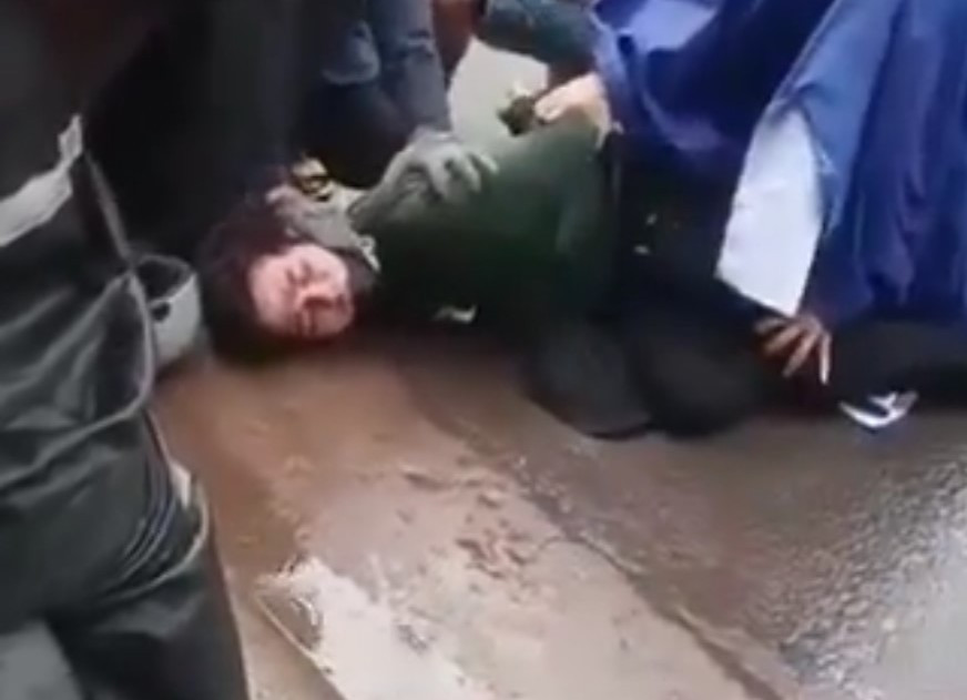 Đồng Nai: Bắt nhanh tên cướp cầm dao đâm người ở tiệm cầm đồ - Hình 2 Dong Nai: Bat nhanh ten cuop cam dao dam nguoi o tiem cam do-Hinh-2