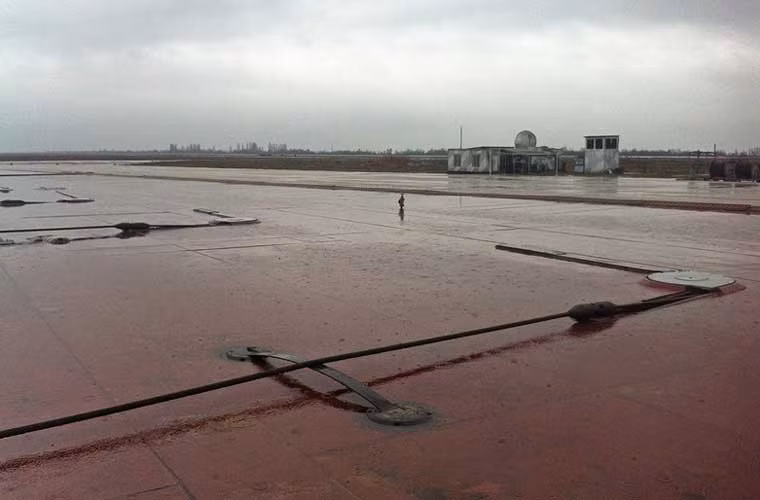 Hệ thống cáp hãm đàn trên boong phóng mô phỏng.