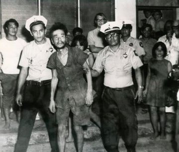 Đây cũng là thời điểm mà Yokoi, sau khi bị đồng đội bỏ rơi trong lúc rút lui, đã quyết định bỏ trốn chứ không chịu đầu hàng người Mỹ. Ông đã lẩn trốn suốt 28 năm và không hề biết rằng Thế chiến II đã kết thúc!