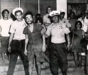 Đây cũng là thời điểm mà Yokoi, sau khi bị đồng đội bỏ rơi trong lúc rút lui, đã quyết định bỏ trốn chứ không chịu đầu hàng người Mỹ. Ông đã lẩn trốn suốt 28 năm và không hề biết rằng Thế chiến II đã kết thúc!