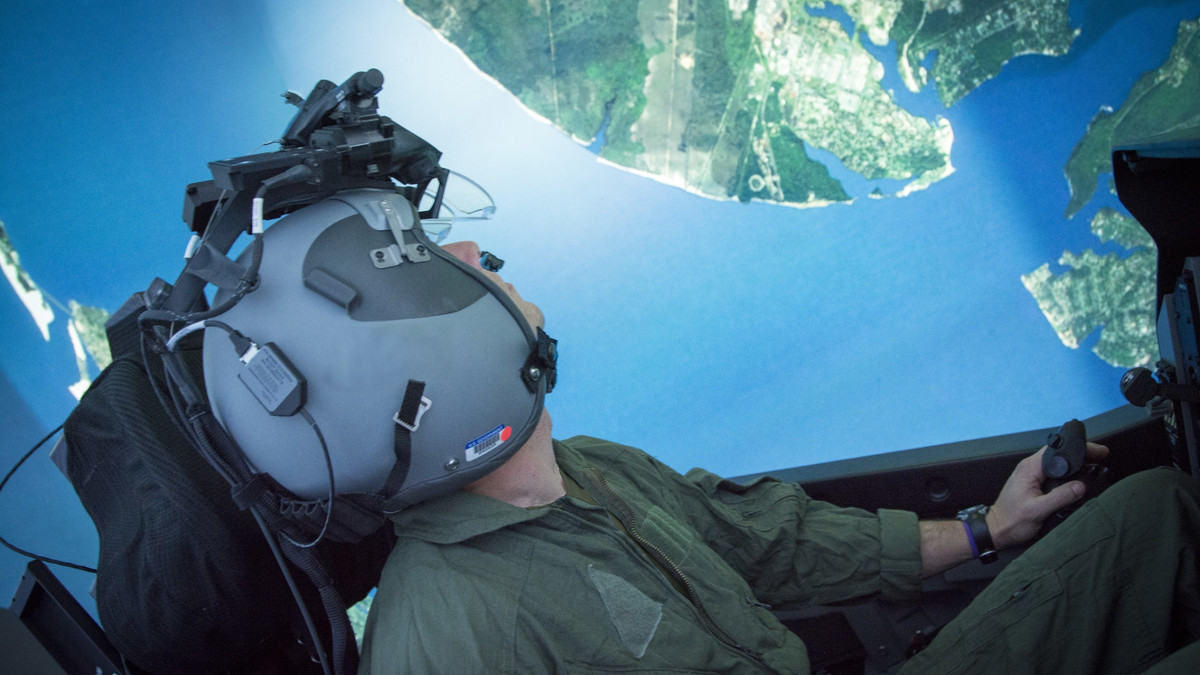 Bởi cách thức thiết kế mỗi bộ phận máy bay ở phương Tây đều rất khác biệt so với cách người Nga thiết kế máy bay của họ. Triết lý vận hành máy bay máy bay cũng vậy, từ thiết kế buồng lái, đến hệ thống xử lý thông tin đều khác biệt.