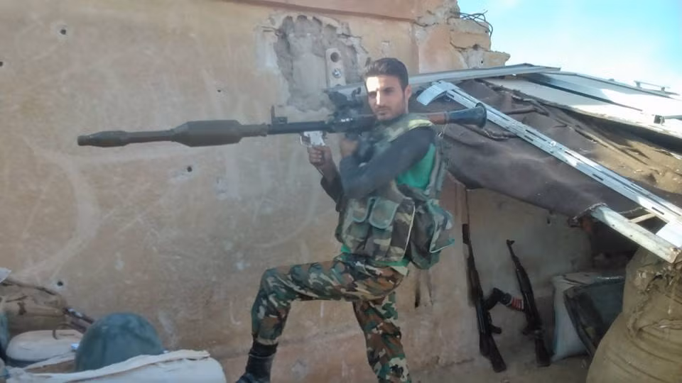 Đối với giáp phản ứng nổ gắn trên xe tăng có khả năng chống lại các loại lựu đạn RPG thông thường, các chuyên gia đã phát triển loại đạn 2 đầu nổ PG-7VR vào những năm 1980.