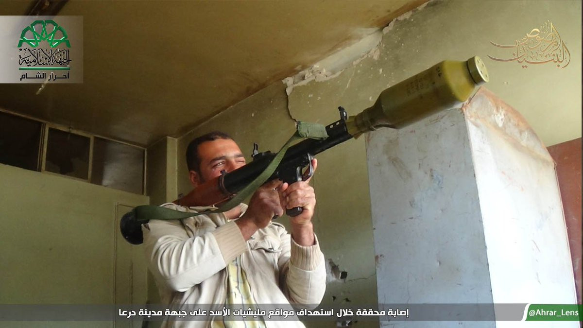 Ngoài ra, RPG có thể sử dụng đạn nhiệt áp. Những quả lựu đạn này xuyên qua các chướng ngại vật với độ dày 30-40mm, “đầu đạn” chính được kích nổ bên trong phòng hoặc xe tăng.