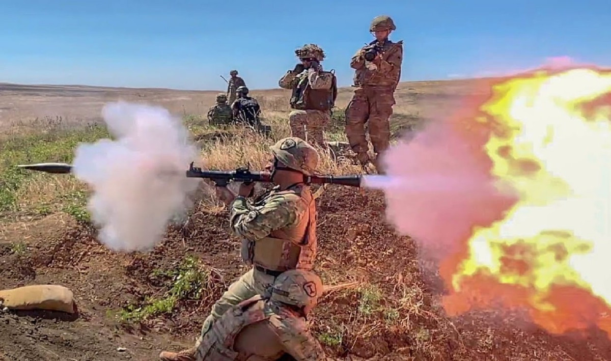 Khối lượng của đầu đạn được tăng lên - nhờ đó RPG có thể bắn trúng các phương tiện có lớp giáp dày tới nửa mét. Nhưng, do trọng lượng đạn tăng lên, tầm ngắm đã giảm (từ 500 xuống còn 300 mét) và sơ tốc đầu nòng cũng giảm.