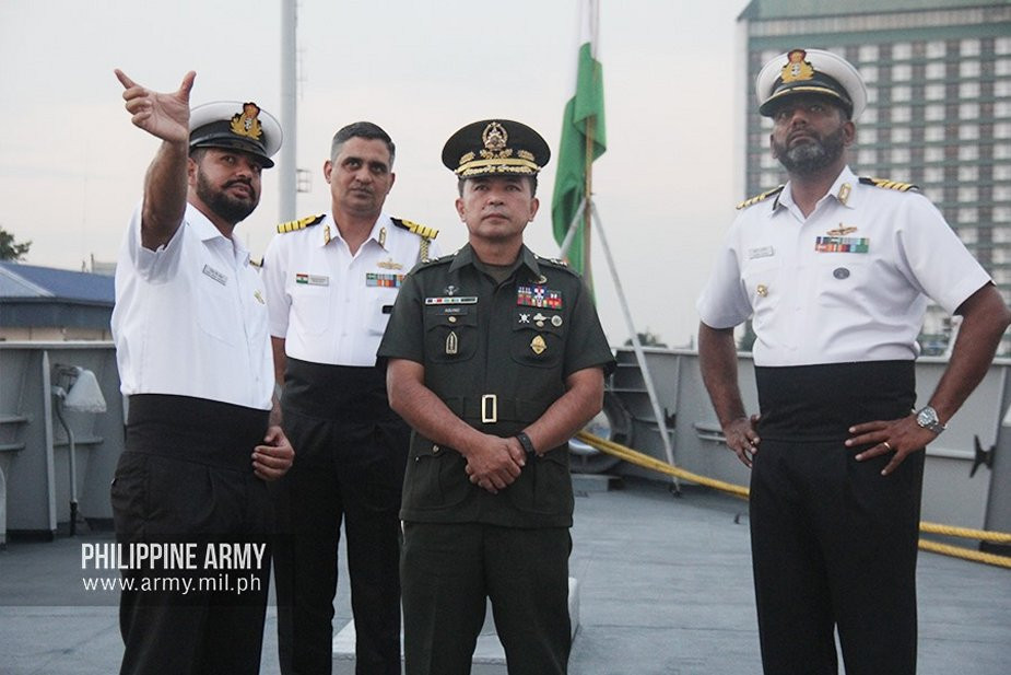 Giải thích về thỏa thuận trên một bài đăng trên mạng xã hội, ông Lorenzana cho biết, Philippines đã ký kết Dự án mua sắm Tên lửa chống hạm cho Hải quân. Dự án bao gồm việc cung cấp ba hạng mục gồm đào tạo người vận hành và bảo trì cũng như gói Hỗ trợ hậu cần tích hợp (ILS) cần thiết.