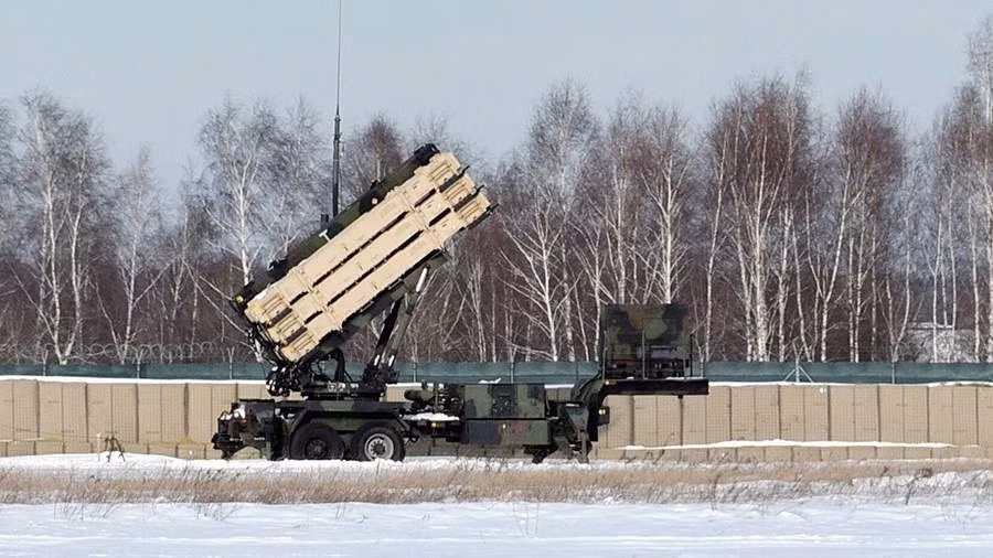 Ngoài Đức, Mỹ và Hà Lan cũng cam kết cung cấp hệ thống Patriot cho Ukraine (vào ngày 22/12/2022 và 17/01/2023), mặc dù với số lượng rất nhỏ. Tuy nhiên, thời gian bàn giao dự kiến của các đơn vị tiếp theo thì vẫn đang để ngỏ.