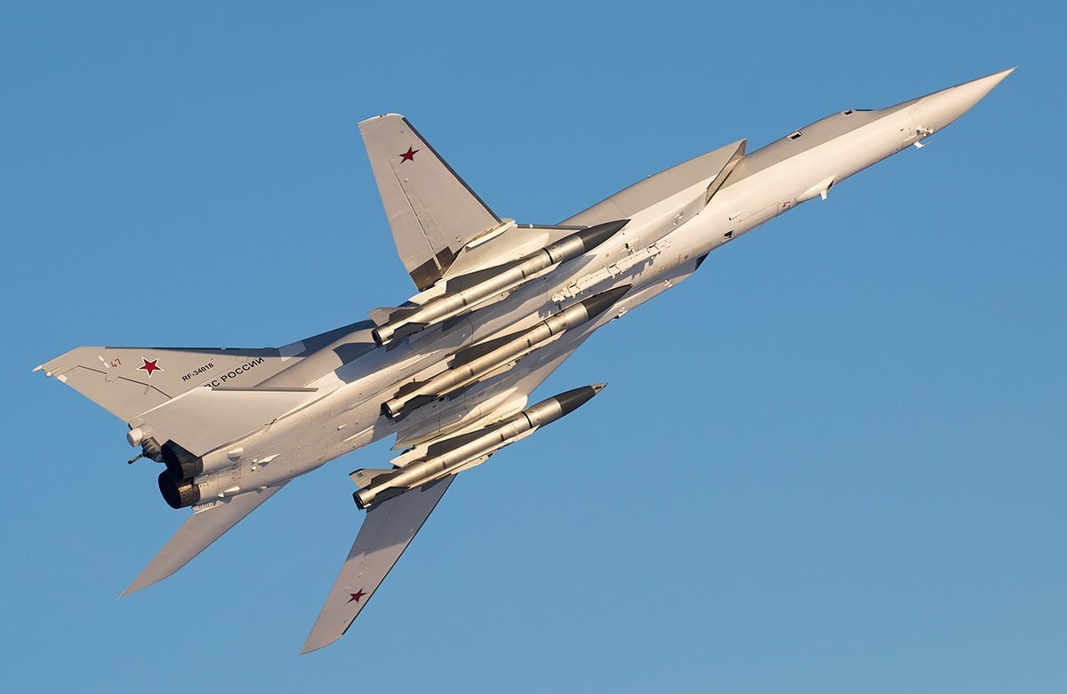 Tên lửa mang đầu đạn nặng 960 kg. Phần lớn các tên lửa được trang bị đầu đạn xuyên giáp tích lũy sức nổ cao. Ngoài ra nó có thể mang một đầu đạn hạt nhân có công suất từ 350 kt đến 1 Mt.