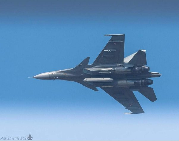 Hệ thống tác chiến điện tử (EW), radar mảng pha, hệ thống định vị quang học với máy đo xa laser đều do các nhà sản xuất hàng đầu của Nga sản xuất.